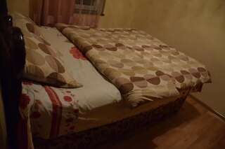 Гостевой дом Medico and Suliko Guest House Кутаиси Двухместный номер с 1 кроватью и общей ванной комнатой-4
